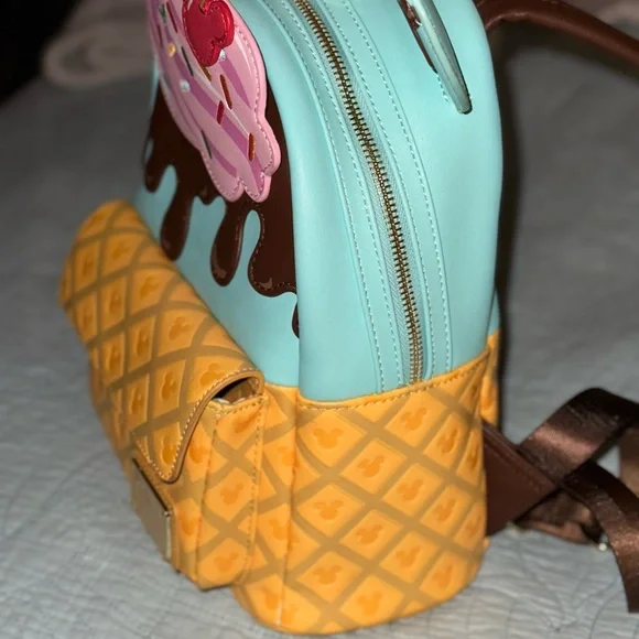 Loungefly Minnie Mouse icecream cone mini backpack - Picture 6 of 6